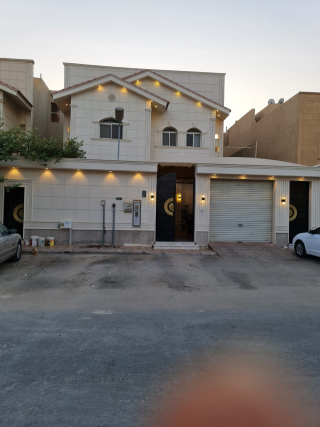 فيلا للبيع درج داخلي حي الياسمين