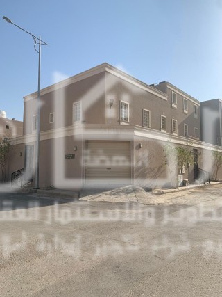 فيلا مع شقه للبيع حي العارض